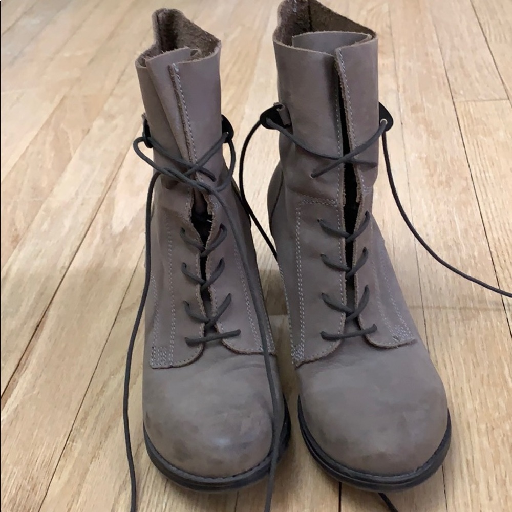 Taupe boots